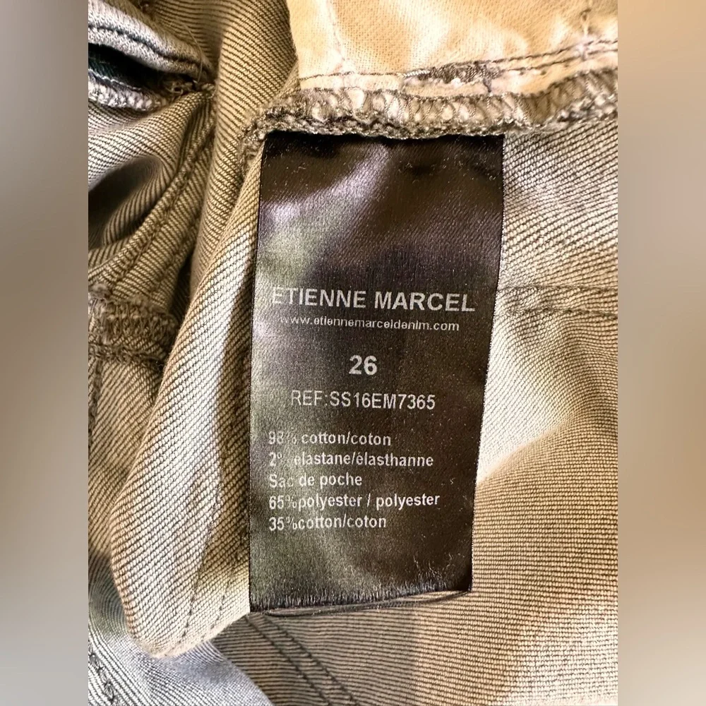 Etienne Marcel Women’s Distressed Gray Crop Jeans - Picture 9 of 10